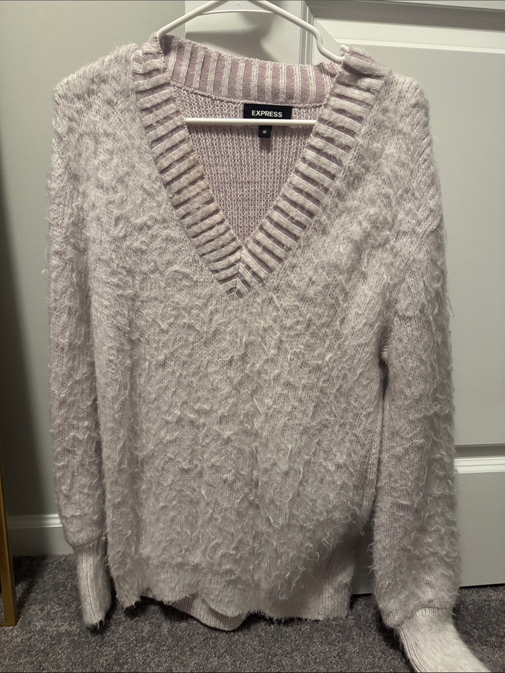 Express Women's Fluffy V-Neck Sweater in Light Mauve